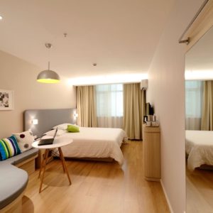 Hotels / Motels / Inns / Airbnbs